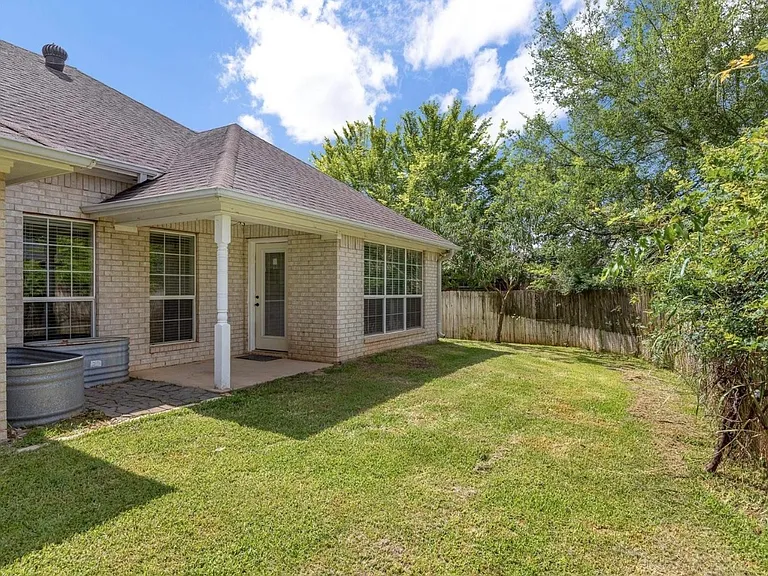 111 Bluebird Ln — Photo 13