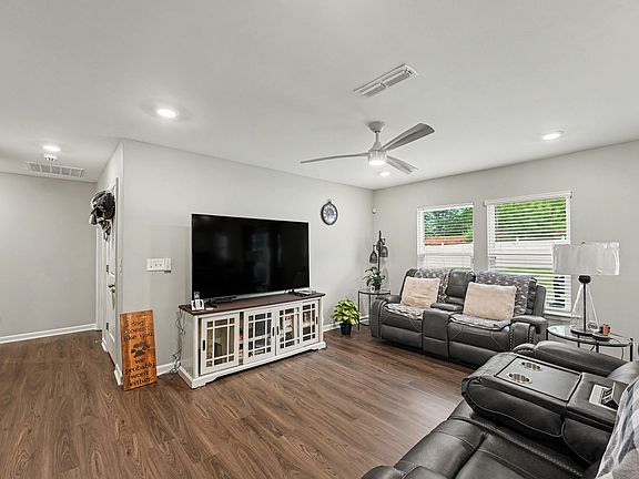 3rd image of 509 Kayak Ct