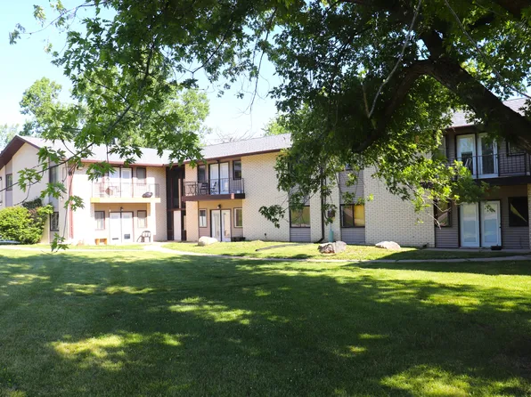 2060 Edgewood Rd NW APT 9, Cedar Rapids, IA 52405