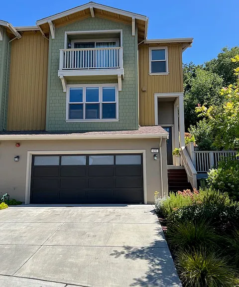 920 Lundy Ln — Photo 1