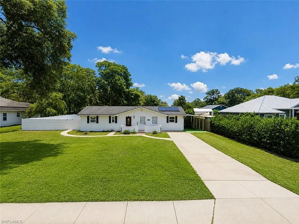 3 bed, 2.0 bath, 1680 sqft, $2,400 — Photo 2