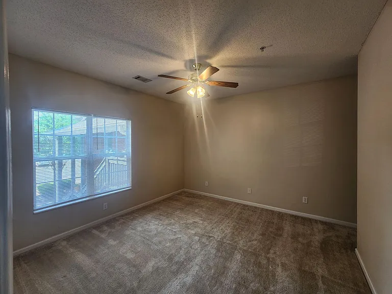 140 Wexford Dr #202 — Photo 10