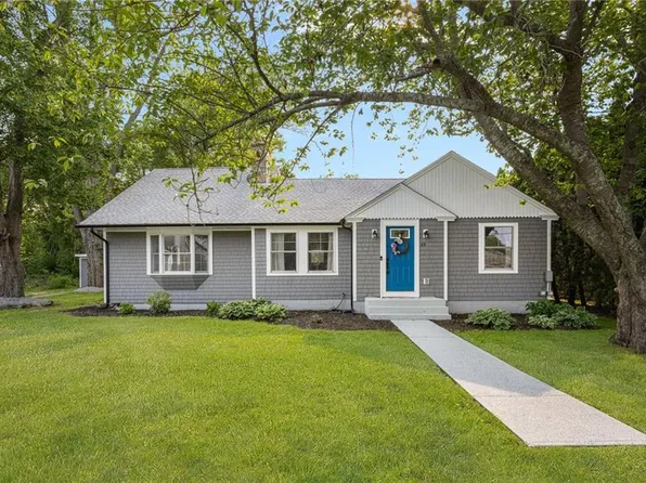 89 Baycliff Dr, Warwick, RI 02886