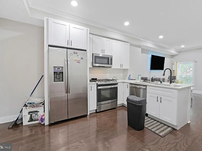 608 Irving St NW #1 — Photo 5