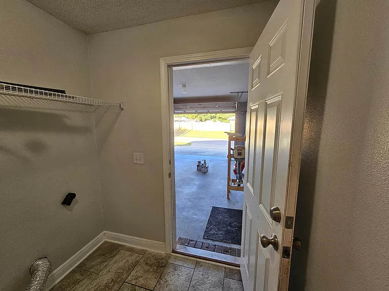 2202 Hagood Loop — Photo 7