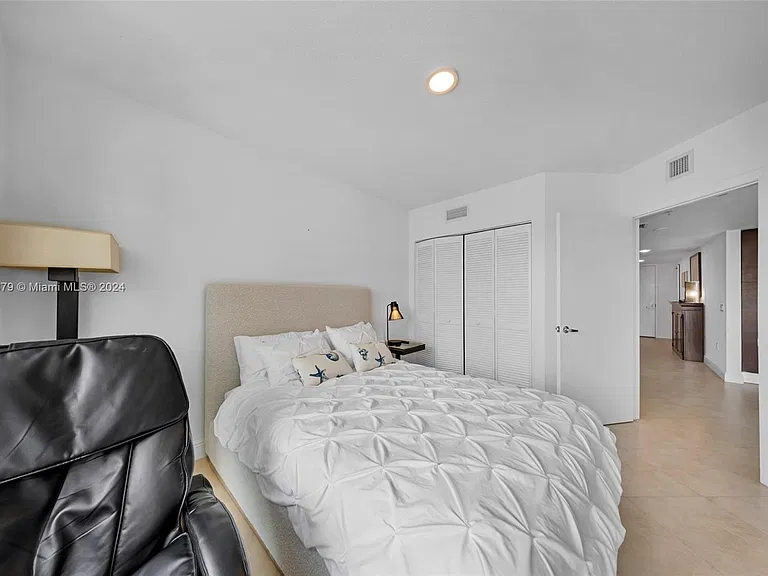 41 SE 5th St #1507 — Photo 4