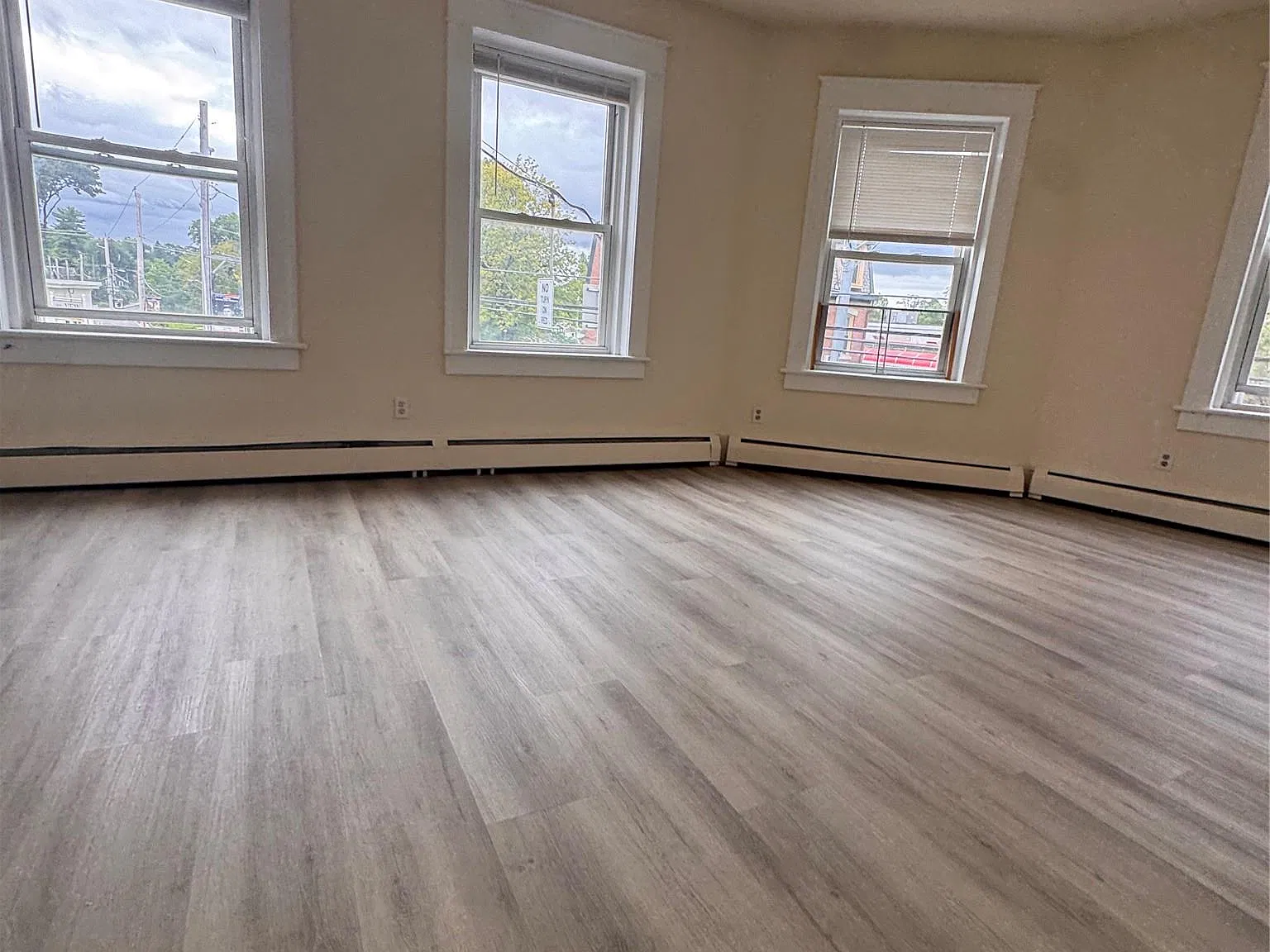2 bed, 1.0 bath, 950 sqft, $2,300 — Photo 2