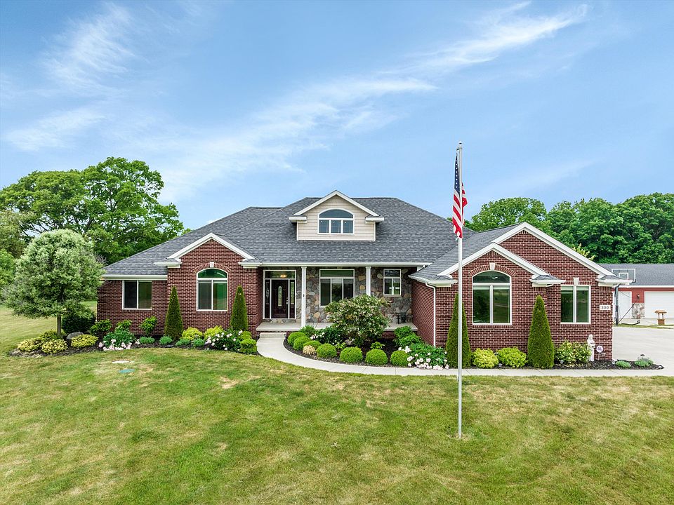 1st image of 300 Highland Dr