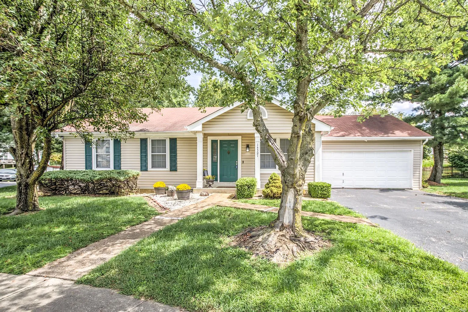 14307 Riverfront Dr photo 1