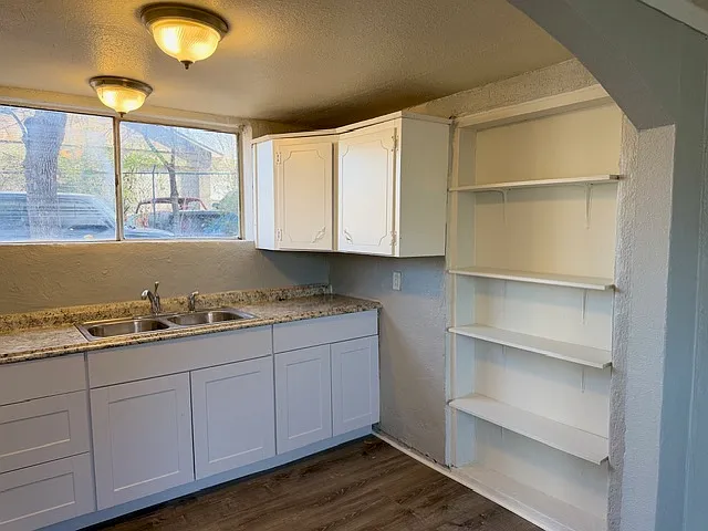 2306 N Elm St #B — Photo 10