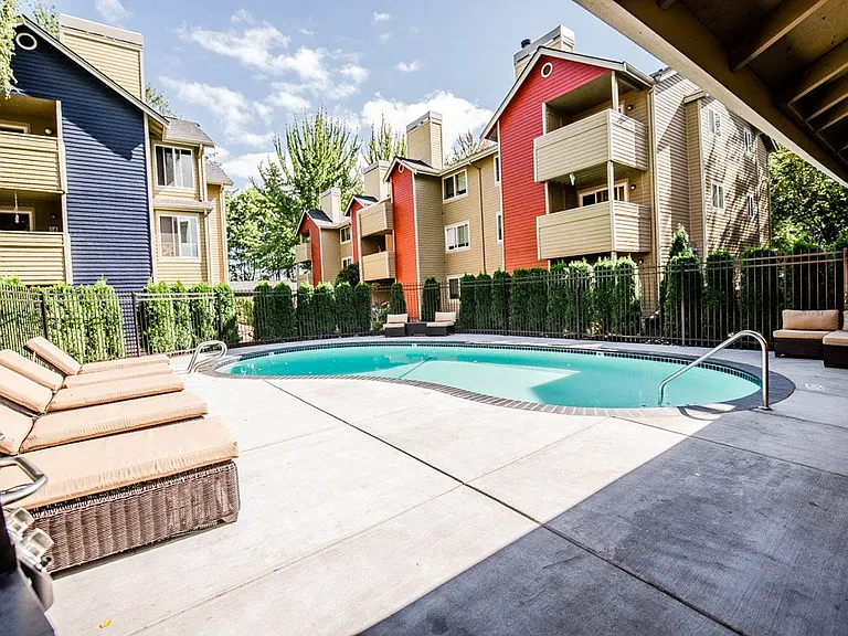Puyallup Apartments - Cambridge on Seventh Apartments - Pool