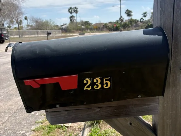 235 E Stoddard Ave, Aransas Pass, TX 78336