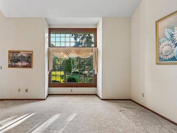 3rd image of 404 N Hickory Blvd
