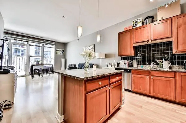 901 W Madison St #405 — Photo 14