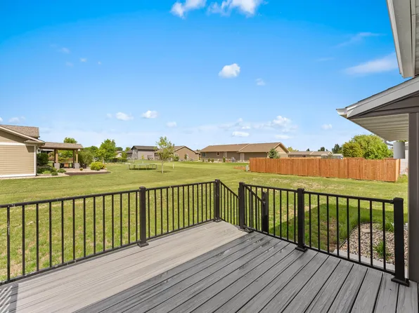 203 Cherry Ln, Chamberlain, SD 57325