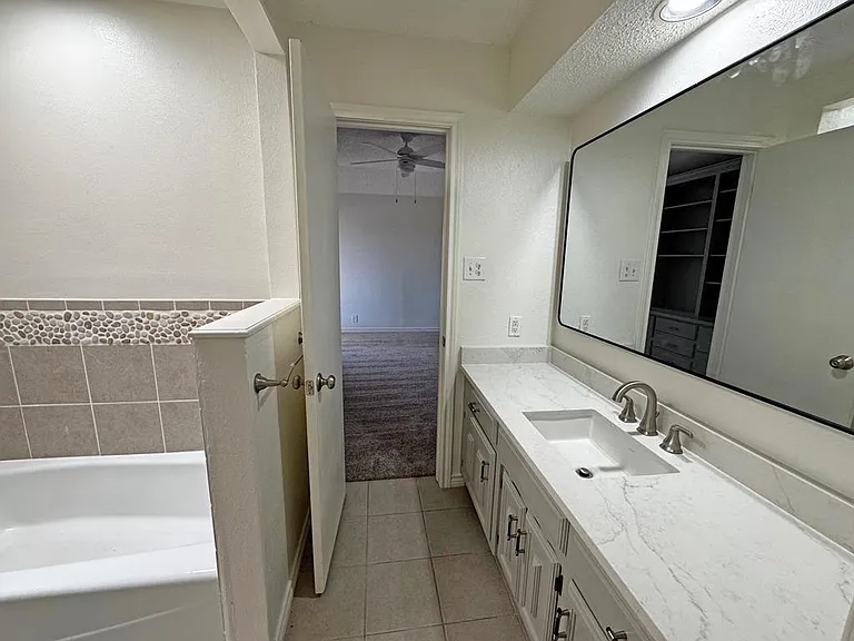 4027 Angelina Dr — Photo 22