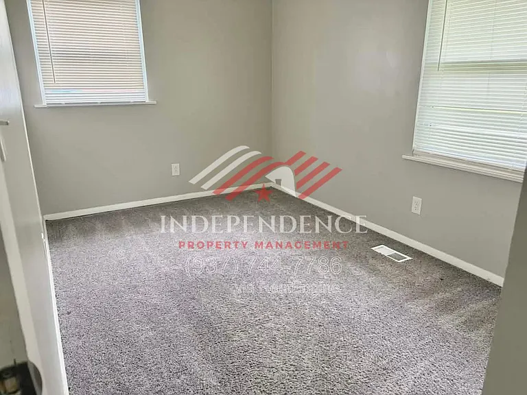136 Rogers Dr — Photo 9