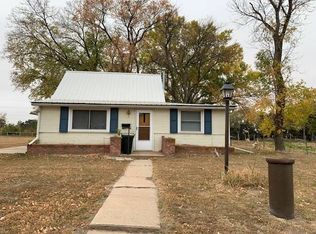 9 N Walnut St, Red Cloud, NE 68970