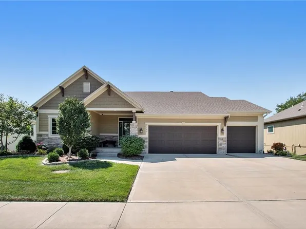 7120 Meadowsweet Ln, Shawnee, KS 66227