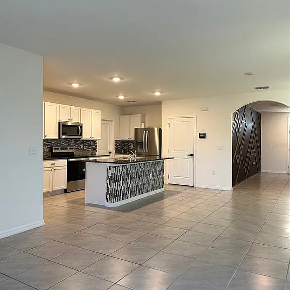5703 Hollingworth Trl — Photo 5