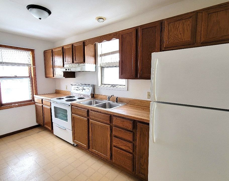 1st image of 20 Brown Blvd Unit 2