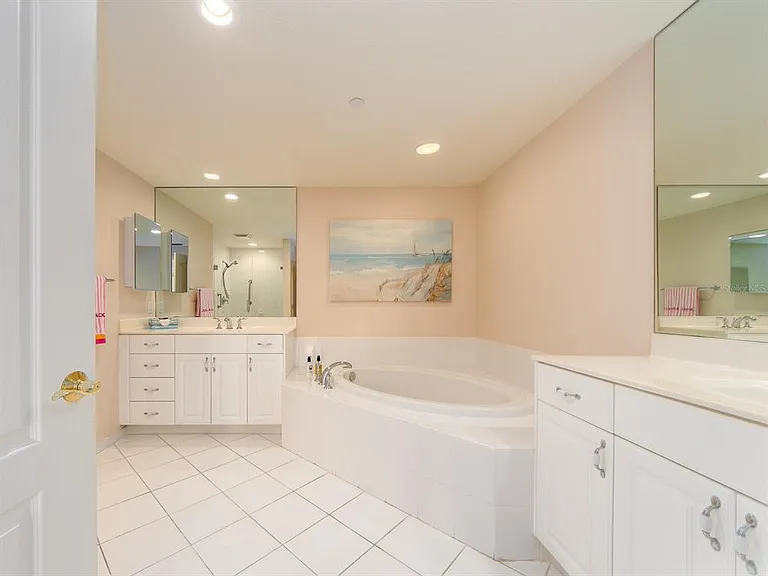 521 Mandalay Ave #410 — Photo 21