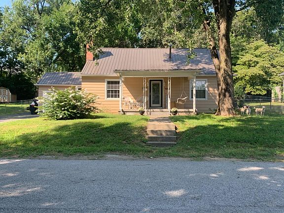3rd image of 106 Elm Dr