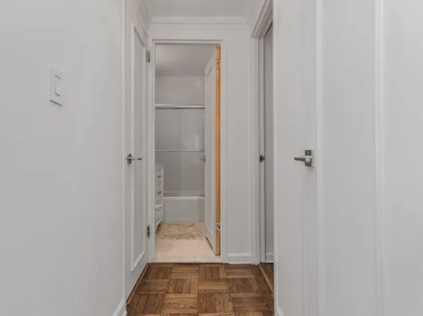 750 Park Avenue image 9 of 12