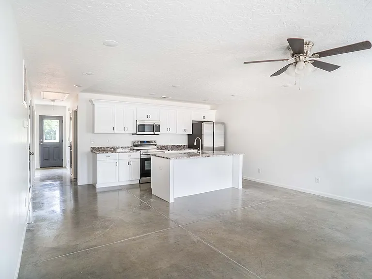 526 Gadsden Rd NW — Photo 2