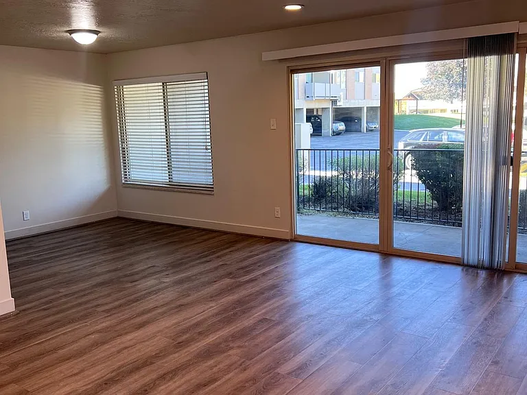 Harrison Pointe Apartments — Photo 19