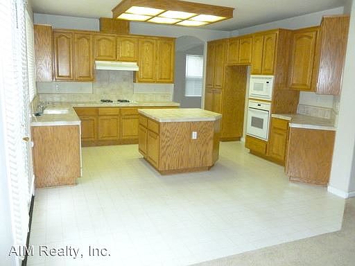 2nd image of 5105 Wedgewood Way