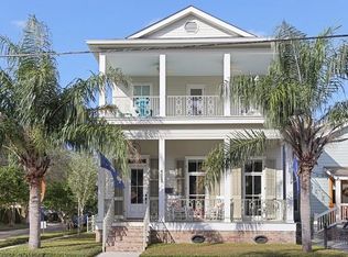 6075 Laurel St, New Orleans, LA 70118