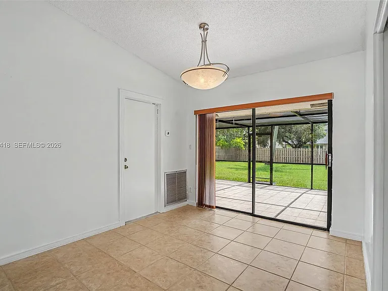 10711 SW 116th Ave — Photo 14