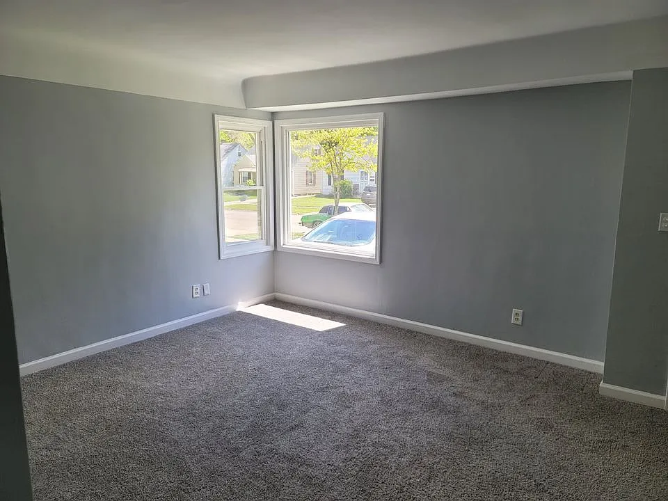 3 bed, 850 sqft, $1,500 — Photo 2