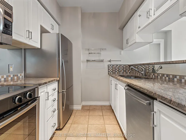 1 Deer Park Cres #803 — Photo 9