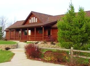 1298 Washington Rd, Hartford, WI 53027