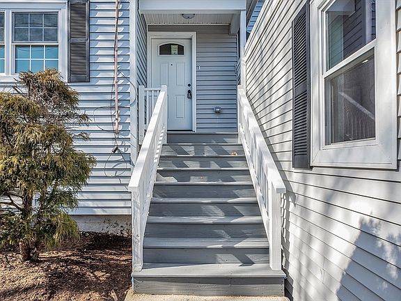 4th image of 52-54 Waverly St