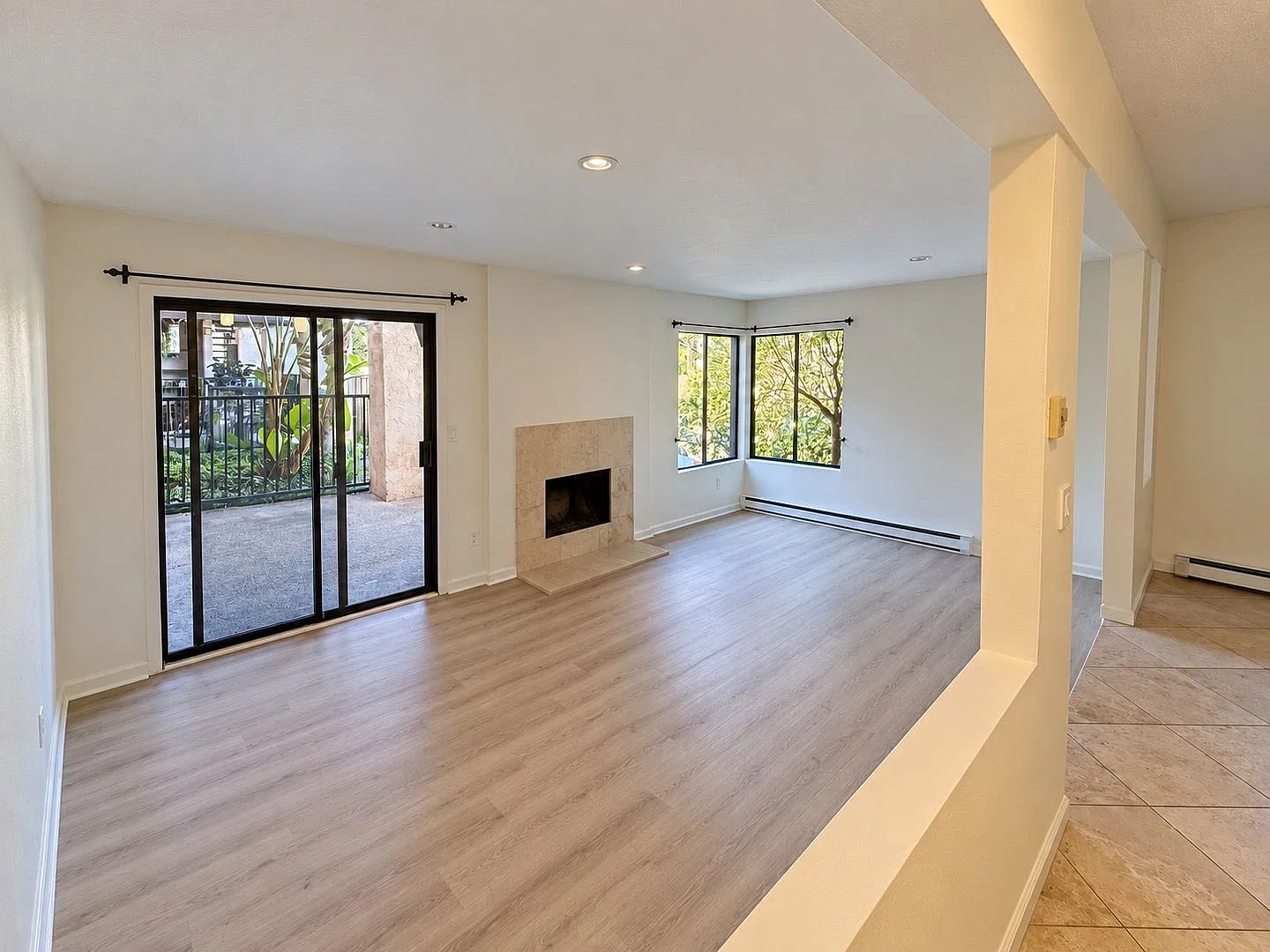 Charming 2 bedroom Condo Unit with Garage, Private Patio & In-Unit Laundry — Photo 4