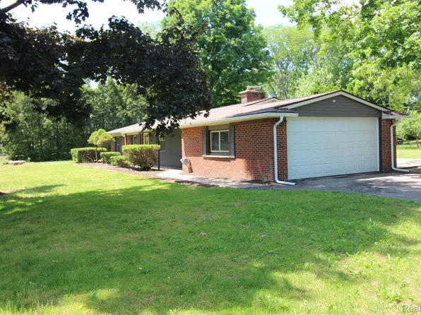1239 Ashover Dr, Bloomfield Hills, MI 48304