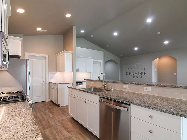 2950 Woodland Pl — Photo 4