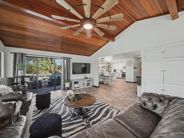 2077 Greenbriar Rd, Valley Springs, CA 95252