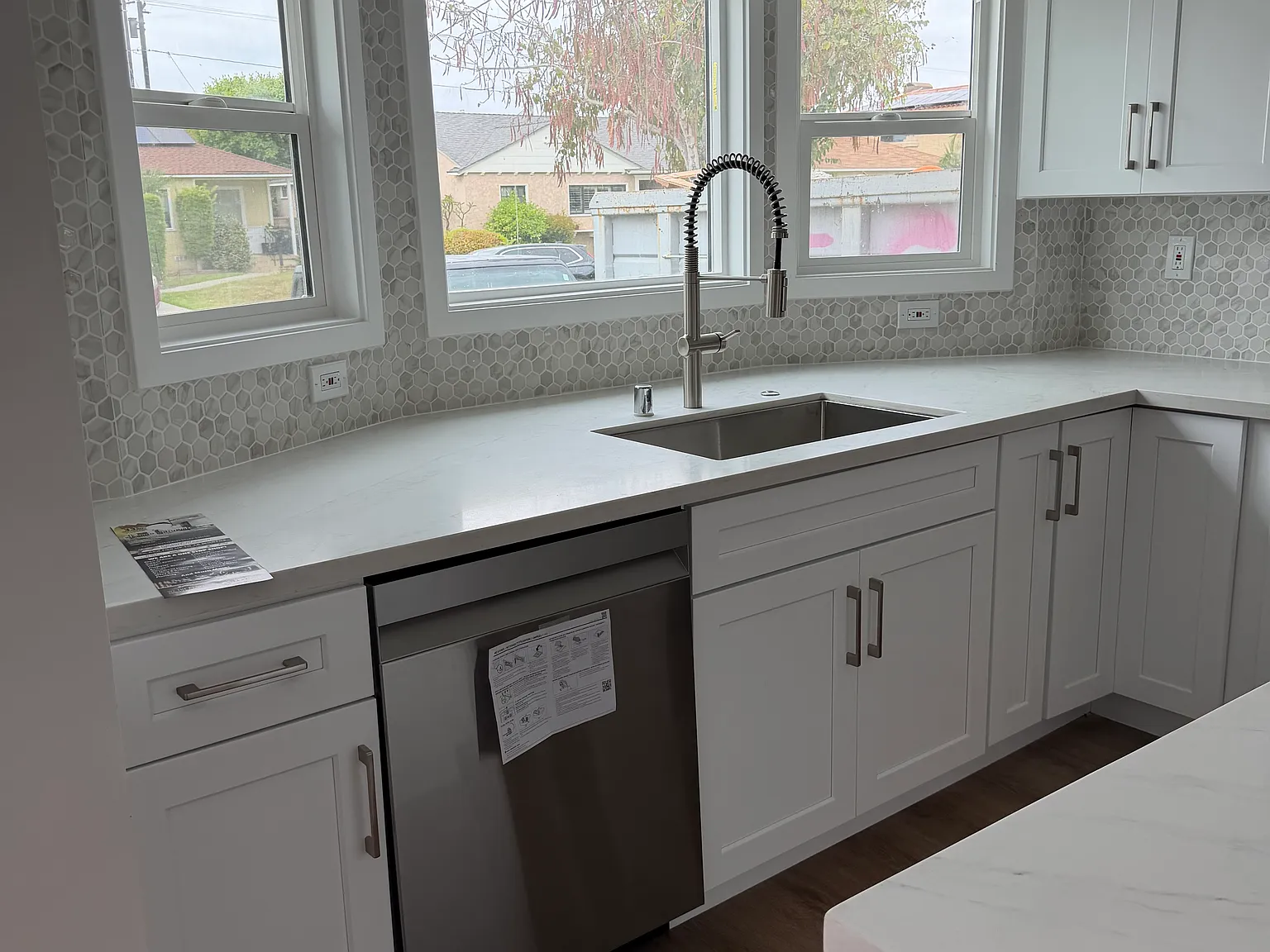 3 bed, 1217 sqft, $4,200 — Photo 3