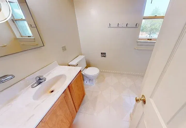 319 Catherine St — Photo 5