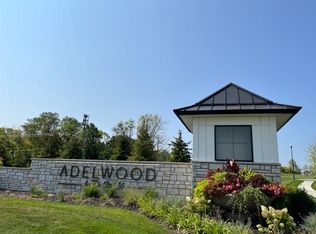 306 Bluejay Ave, Chaska, MN 55318