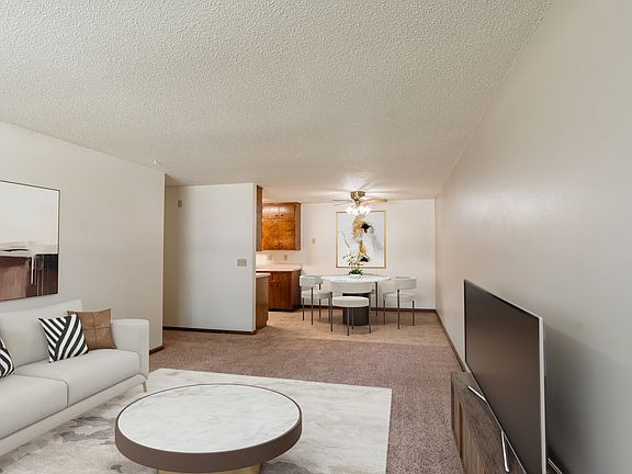 Fargo, ND Hawn Apartments | Living
