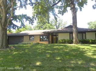 4025 Oak Forest Dr, Des Moines, IA 50312