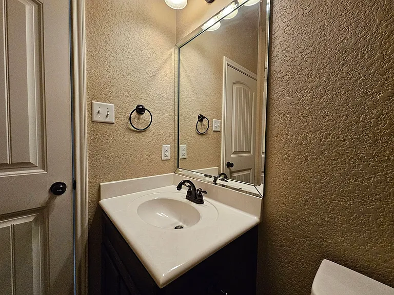 6211 Newcastle Dr — Photo 23