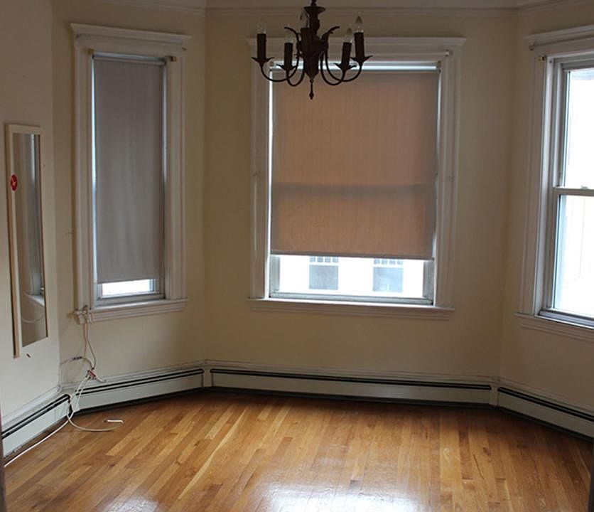 2nd image of 142 Sutherland Rd #01