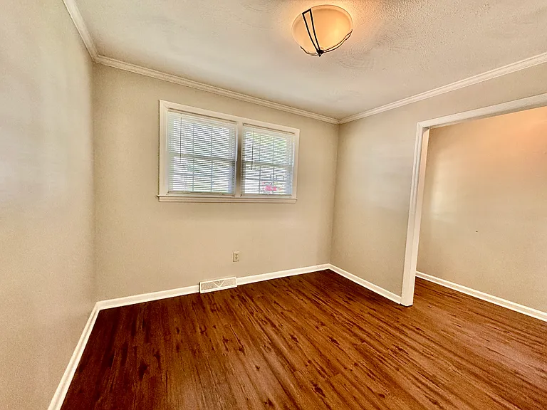 305 Anglewood Dr — Photo 9