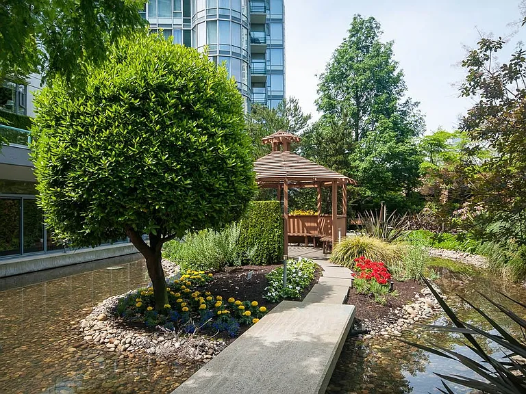 1033 Marinaside Cres #2M — Photo 34